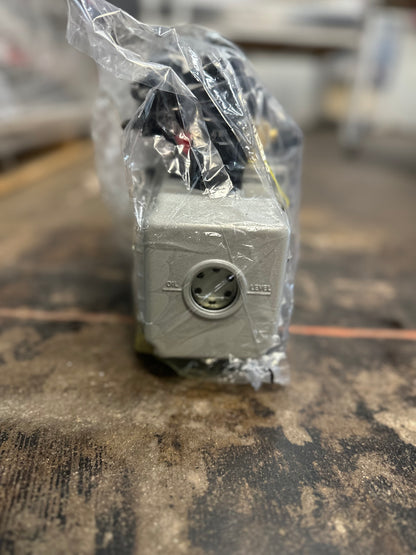 Pittsburgh Automotive 2.5 CFM Vacuum Pump – Open Box / Oil Bottle Leaked in Packaging