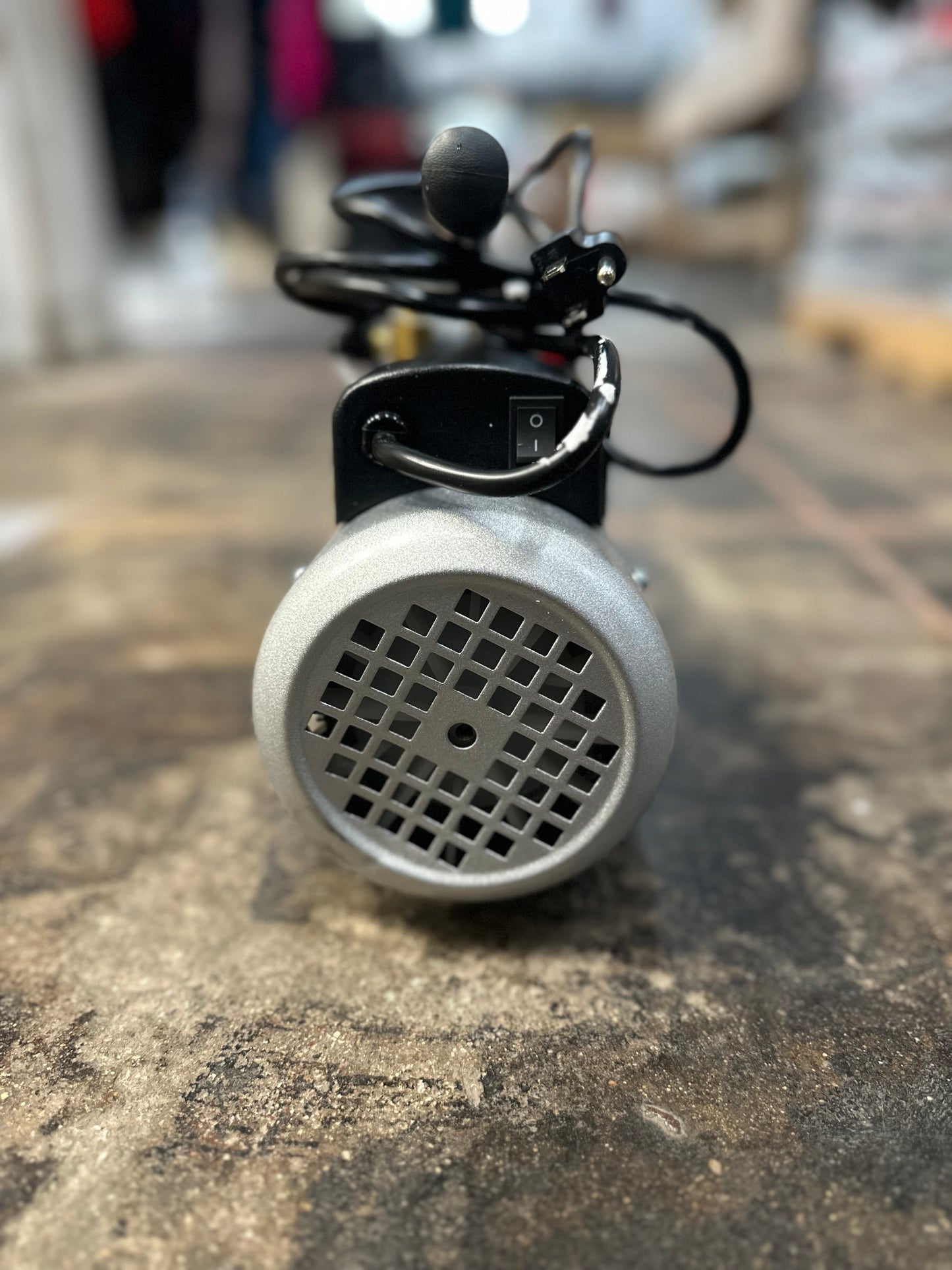 Pittsburgh Automotive 2.5 CFM Vacuum Pump – Customer Return / Open Box
